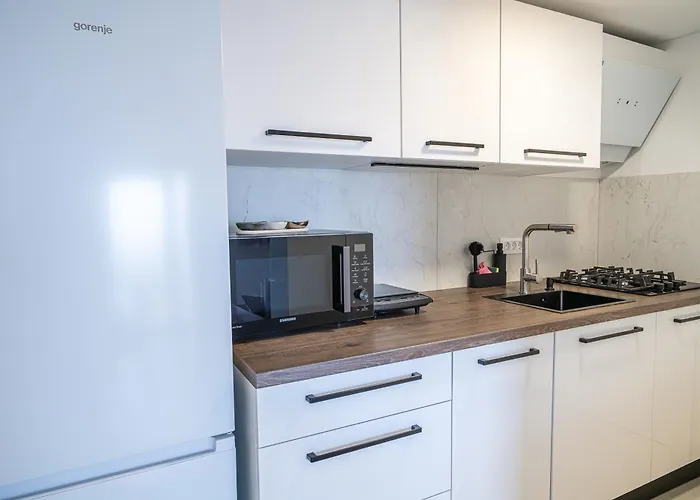 Hill Stars House Straza